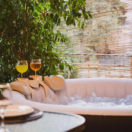 Luxury Katrinas With Outdoor Jacuzzi *