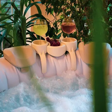 Apartment Luxury Katrinas With Outdoor Jacuzzi